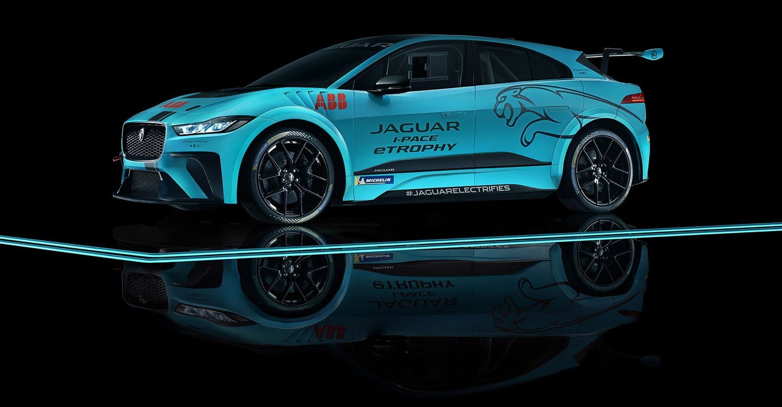 جاكوار تنظم أول بطولة عالمية لسباقات سيارات الركاب الكهربائية