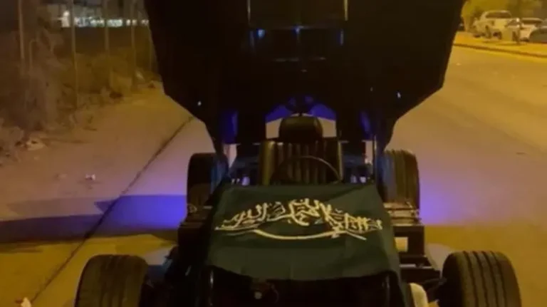 كيف صنع شاب السعودي مركبة كهربائية بمنزله؟