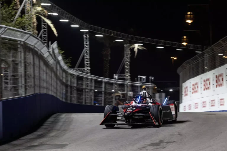 فورمولا إي: نجم فيرلاين يسطع في سماء الدرعيّة