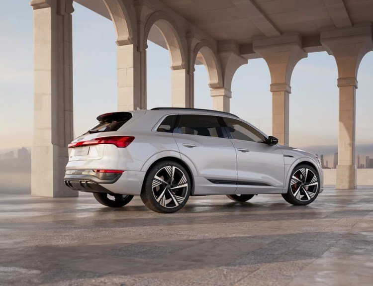 UAE Survey Reveals Shift in Car Buying Preferences