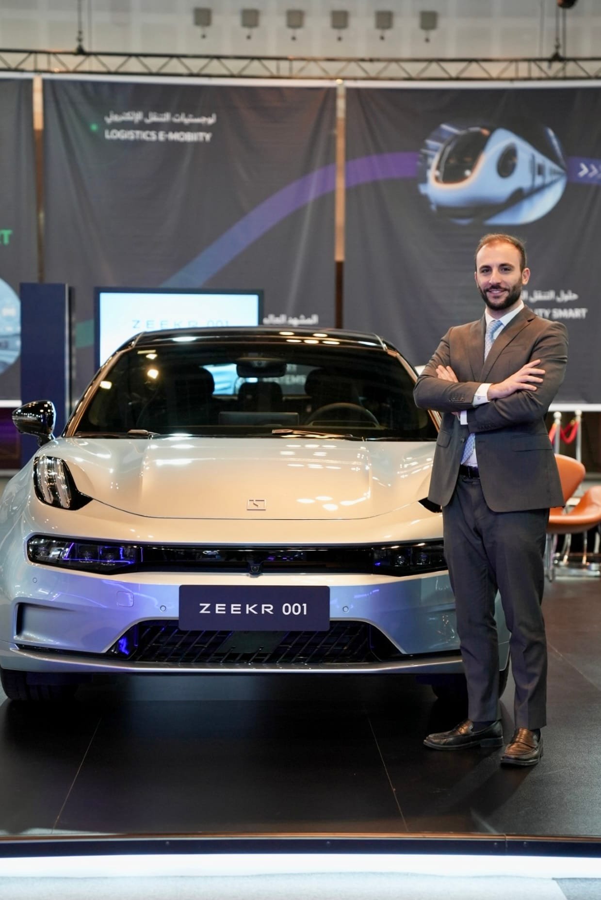  زيكر والرستماني  تلتزمان بتسريع اعتماد السيارات الكهربائية في الإمارات 