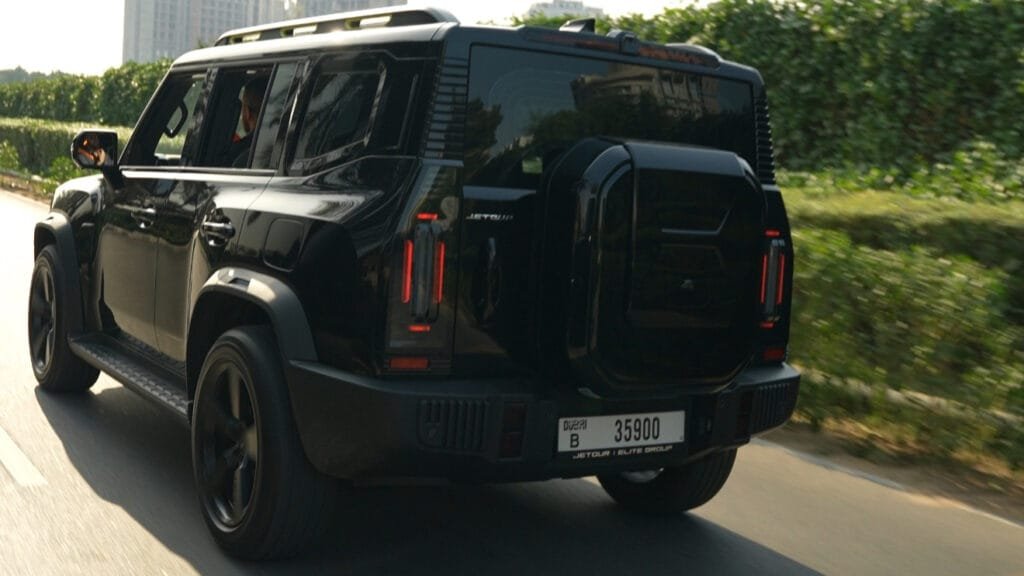 Jetour T2 vs Defender: A Detailed Comparison