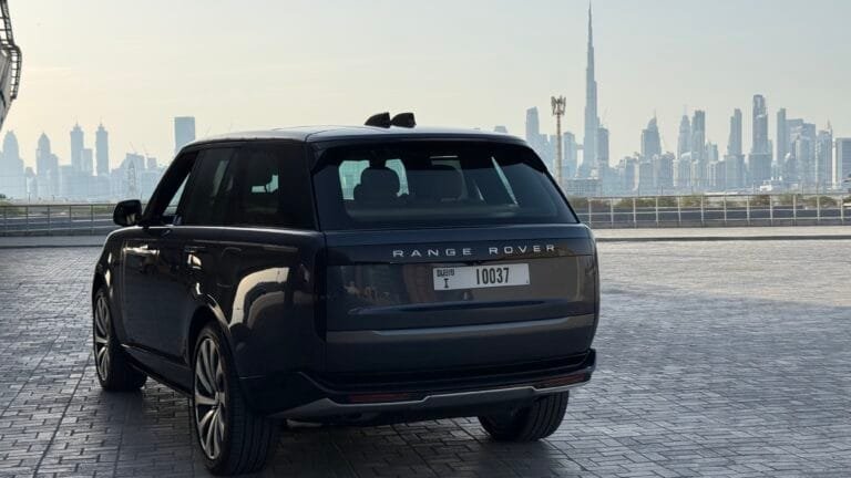رنج روفر  PHEV الهجينة: توازن بين الفخامة والأداء والكفاءة