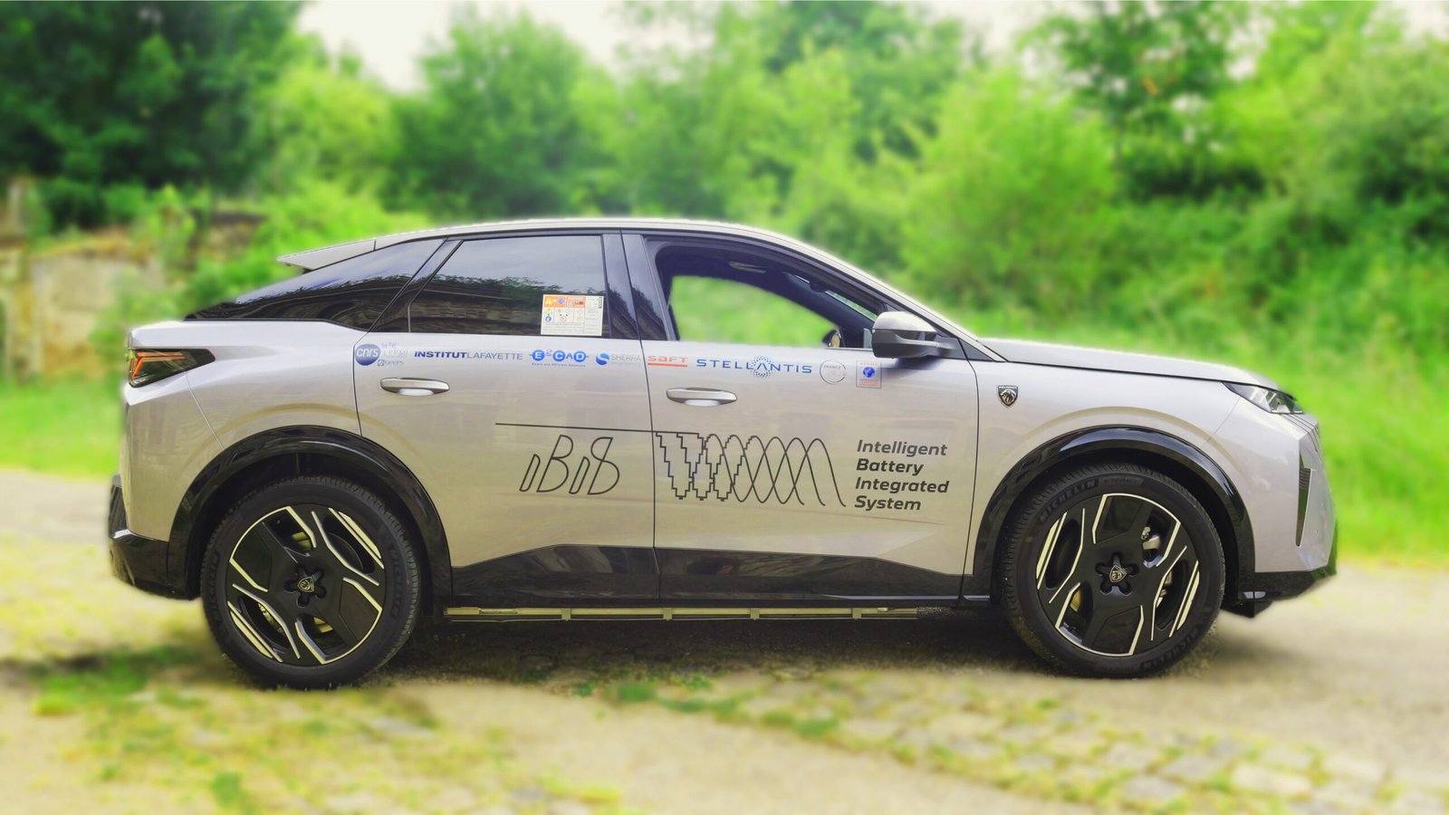 Stellantis and Saft Unveil World-First Prototype Featuring Integrated Intelligent Battery System