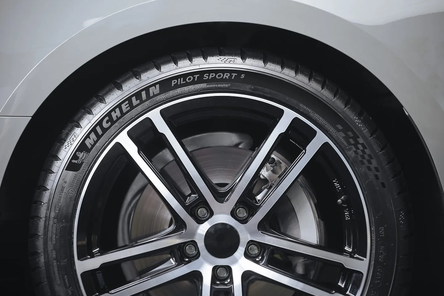 Top 3 Rain tires for UAE (Prices, specs and arability) Top 3 Rain tires for UAE (Prices, specs and arability)